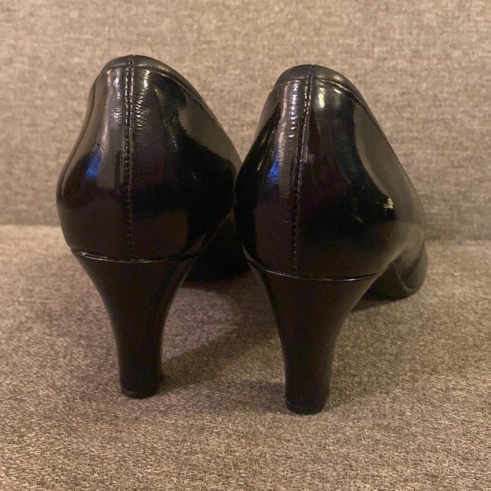 Clarks Artisan Black Leather 2” Heels Womens Size 9.5 - Picture 6 of 13